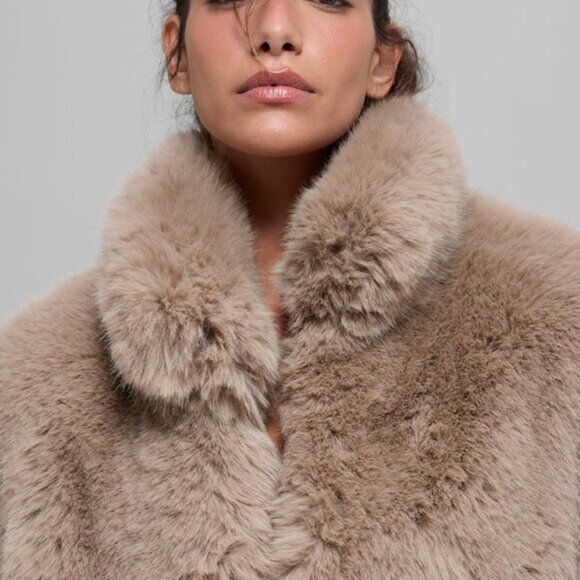 Alo Yoga Opulent Faux Fur Cropped Jacket  Oat - Picture 3 of 6